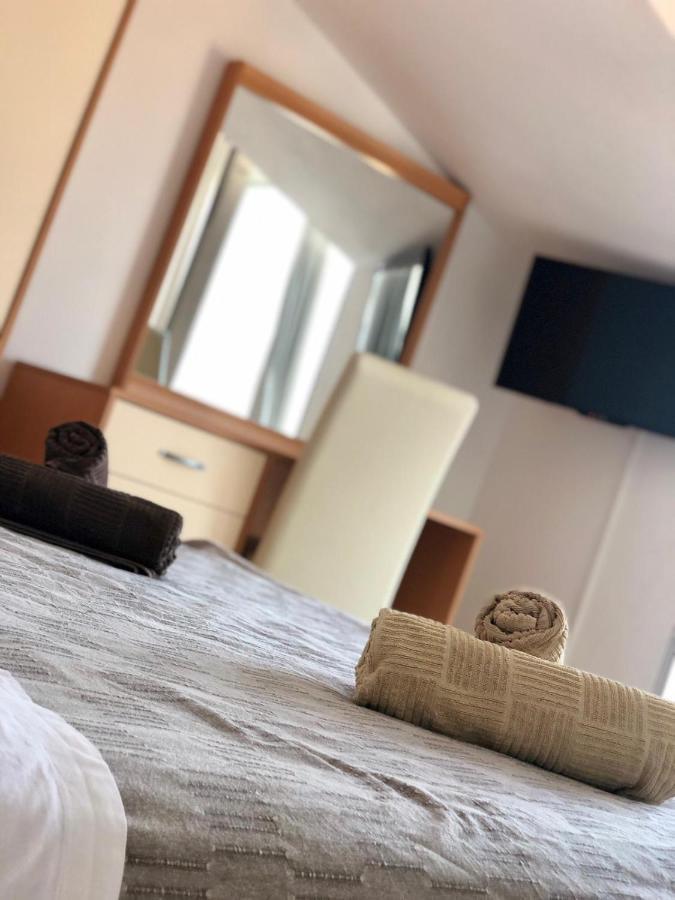 Apartments Mare Kneza Bagian luar foto